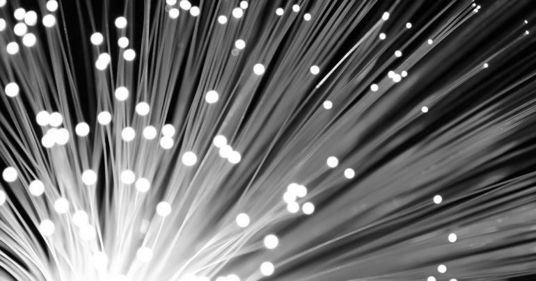 fibre optique - photo : Chaitawat Pawapoowadon / pixabay