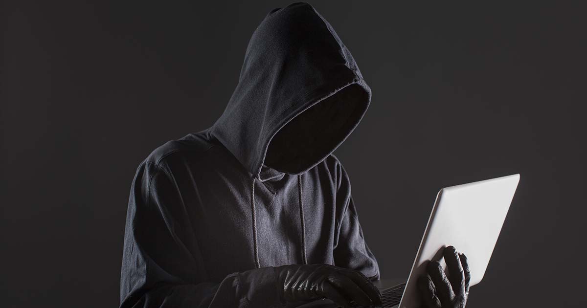 hacker-gloves-laptop-freepik