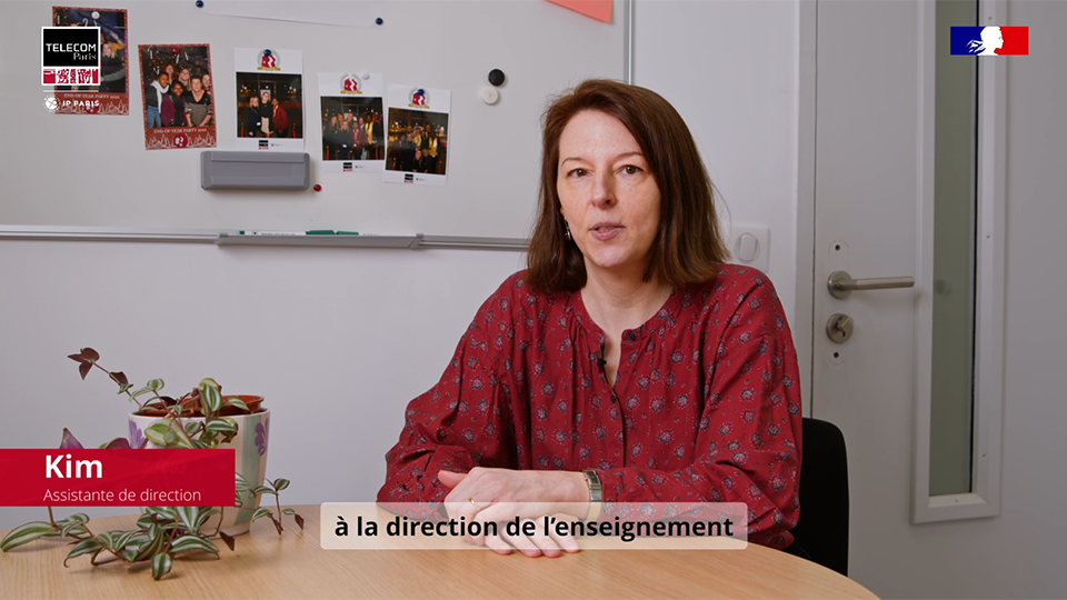 Rencontrez Kim, assistante de la direction de l'Enseignement (vidéo)